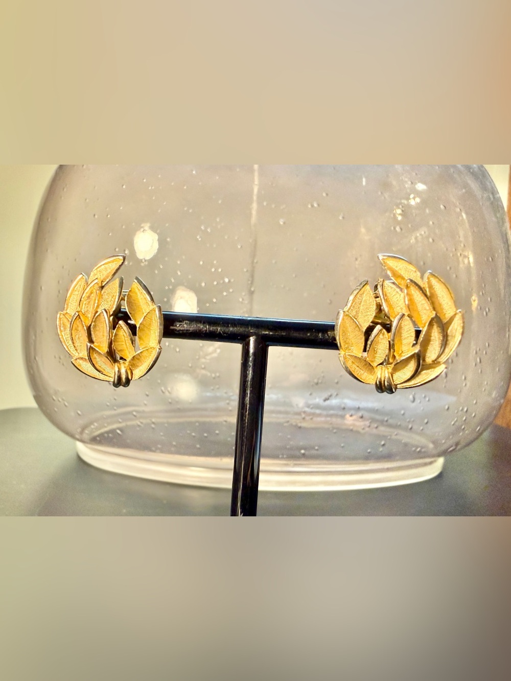 Rare Vintage Signed Crown Trifari Gold Tone Leaf Cluster Clip On Earrings